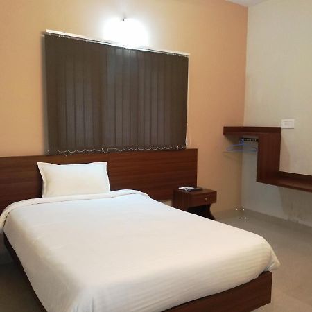 Aspire Maradu Hotel Kochi Ngoại thất bức ảnh