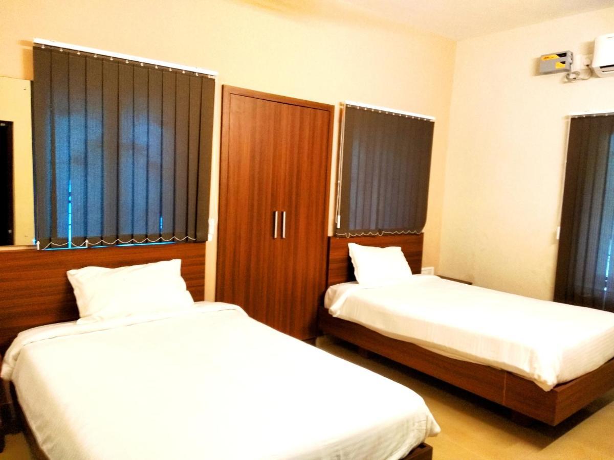 Aspire Maradu Hotel Kochi Ngoại thất bức ảnh