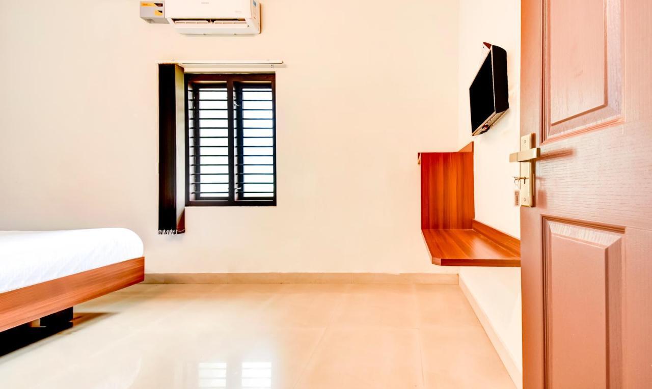 Aspire Maradu Hotel Kochi Ngoại thất bức ảnh