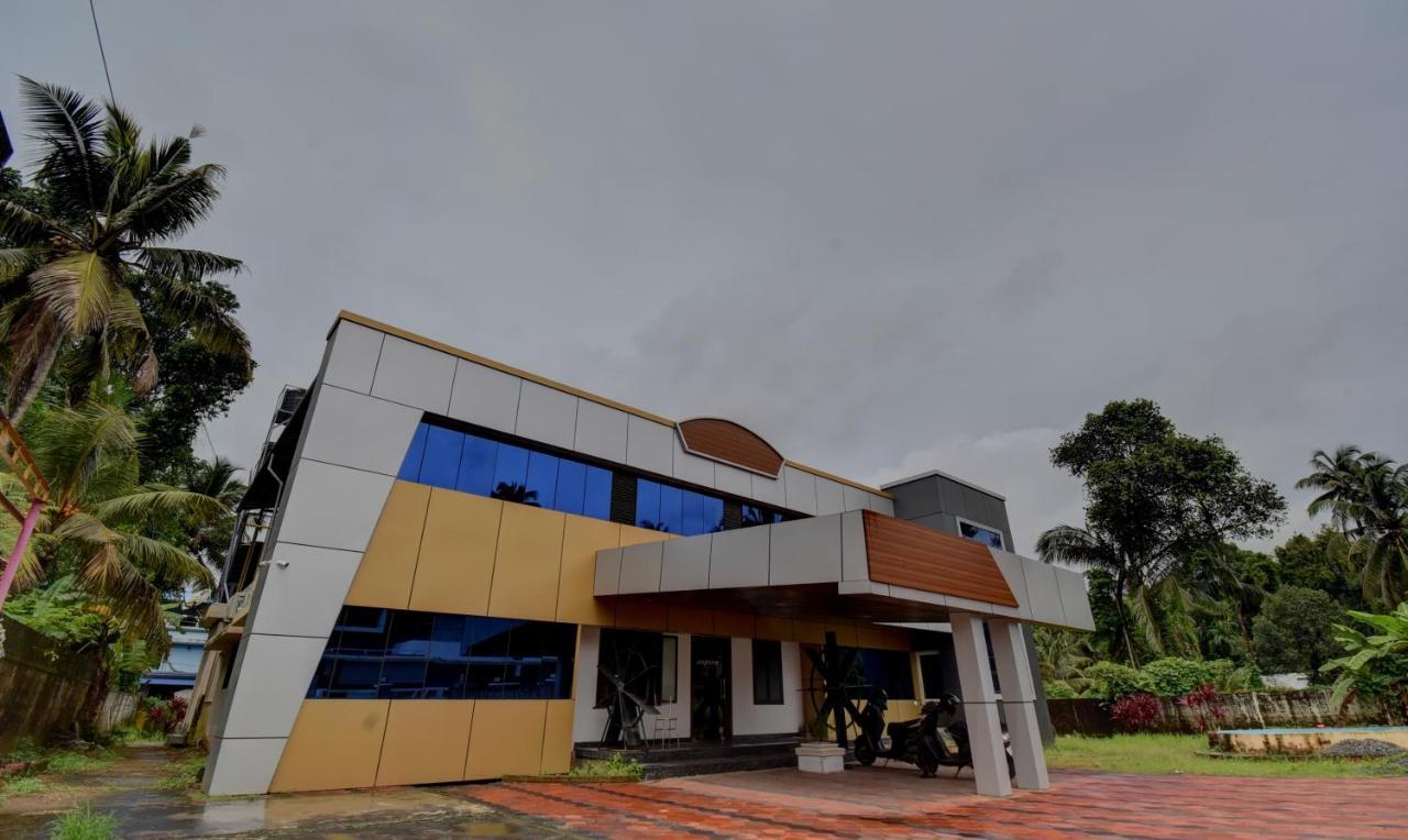 Aspire Maradu Hotel Kochi Ngoại thất bức ảnh