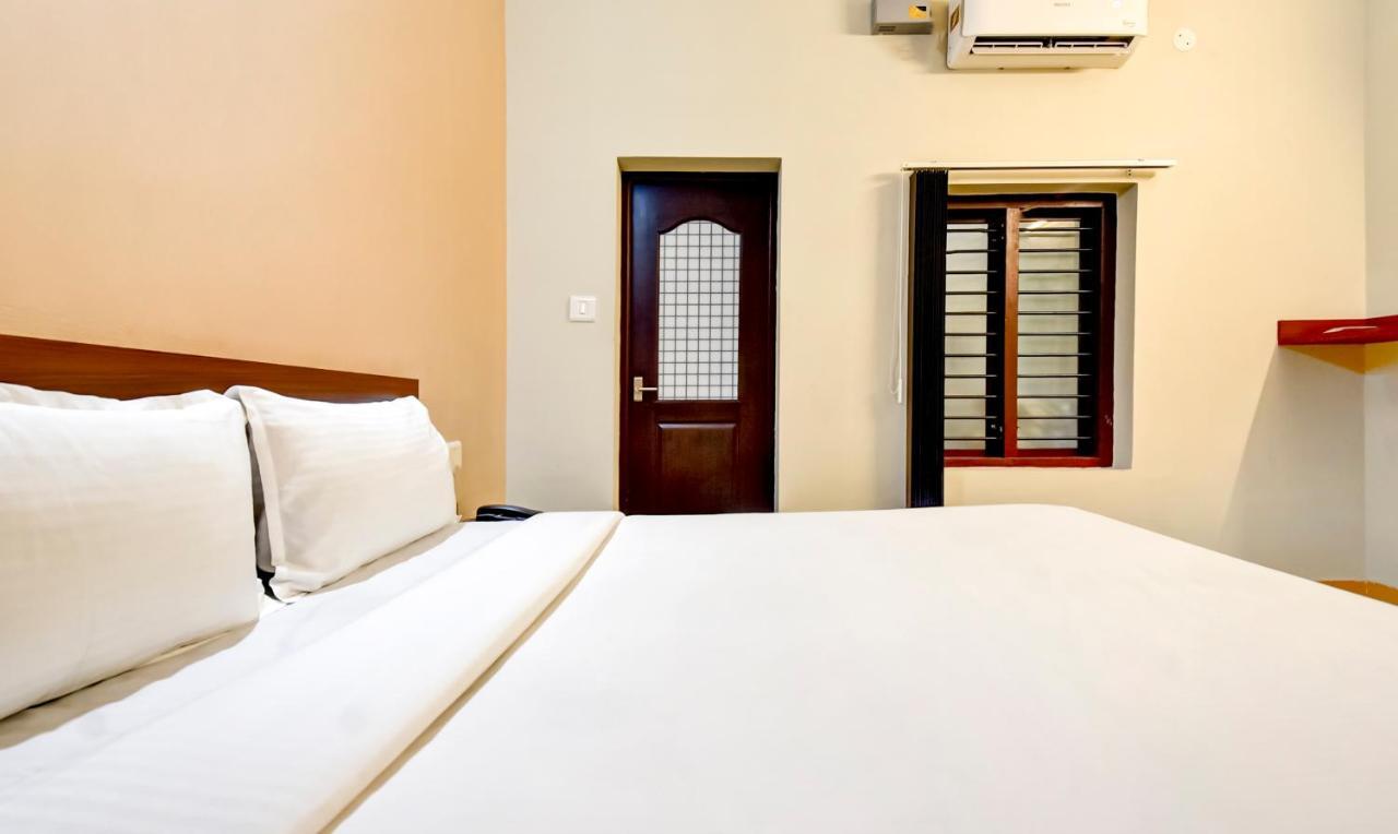 Aspire Maradu Hotel Kochi Ngoại thất bức ảnh
