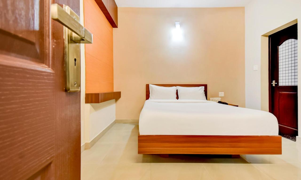 Aspire Maradu Hotel Kochi Ngoại thất bức ảnh