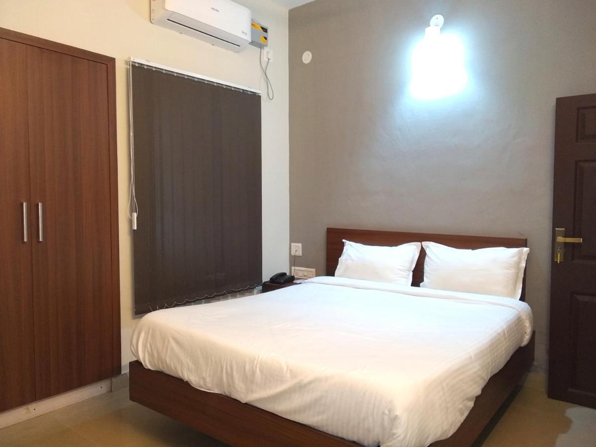 Aspire Maradu Hotel Kochi Ngoại thất bức ảnh